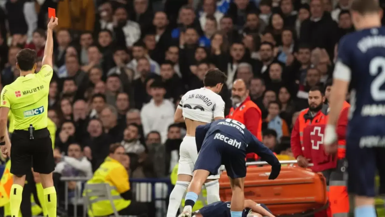 خبير تحكيمي يكشف الأسباب الحقيقية لطرد نجوم ريال مدريد وتأثيرها على نتائج الفريق